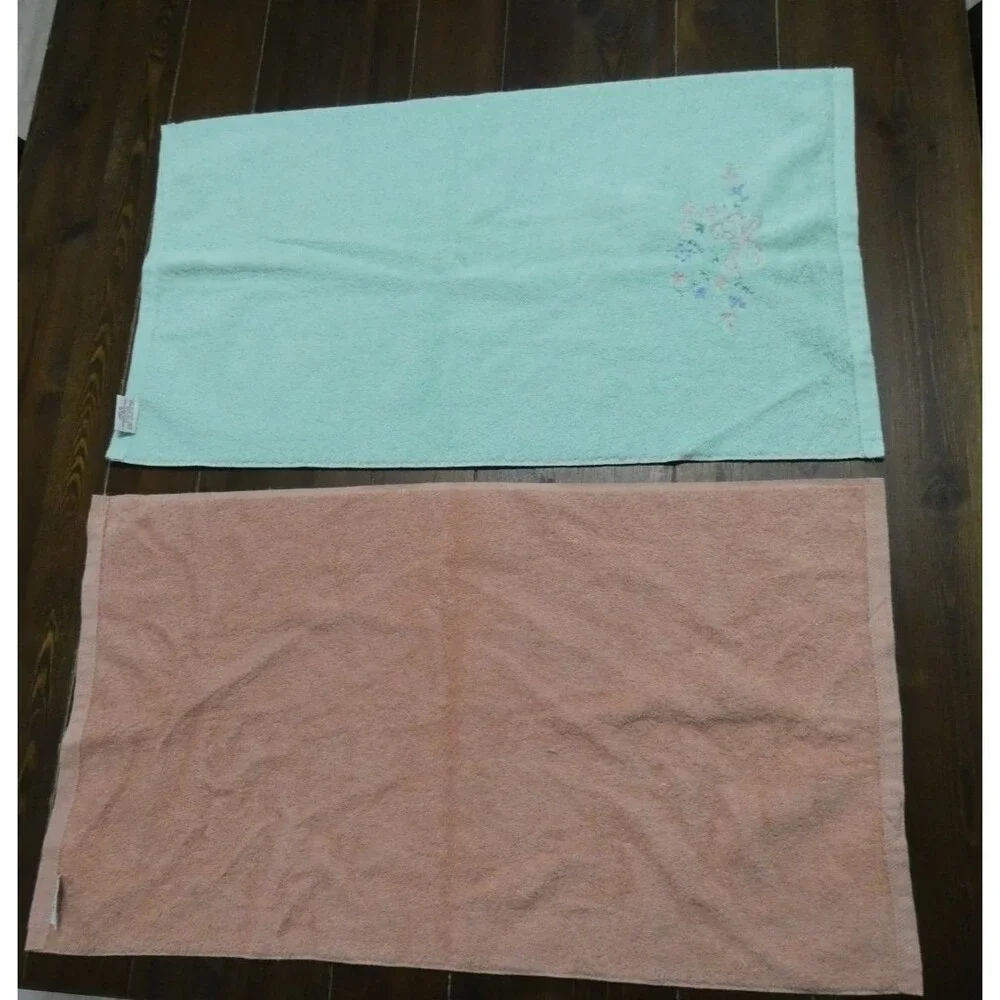 The Avanti Look 70s Vintage Set of 2 Hand Towels Embroidered Pink Green 28